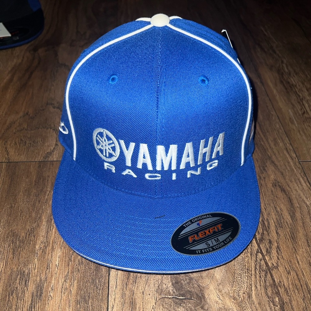 NWT Men’s Flex Fit Yamaha Racing Hat Size S/M.